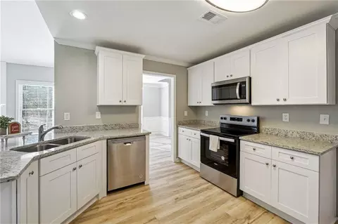 Kitchen - 20 Trace Ct, Covington, GA 30016 photo 3 of 4