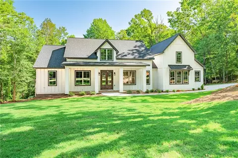 561 Shoals Rdg, Clarkesville, GA 30523