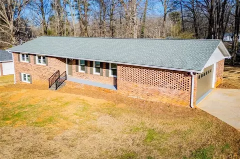 4027 Lauada Dr, Douglasville, GA 30135