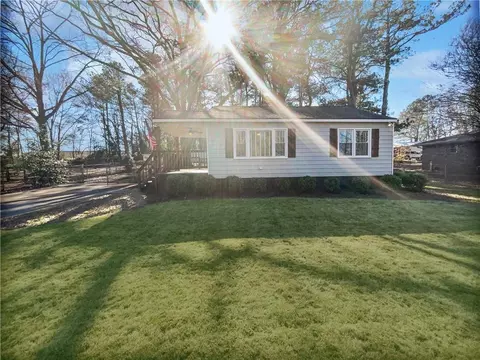 1048 Plainview Dr, Marietta, GA 30066