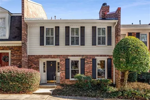 5 Queen Victoria Pl, Atlanta, GA 30342
