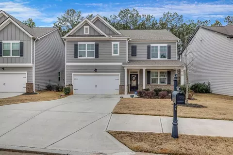 1087 Shadow Glen Dr, Fairburn, GA 30213