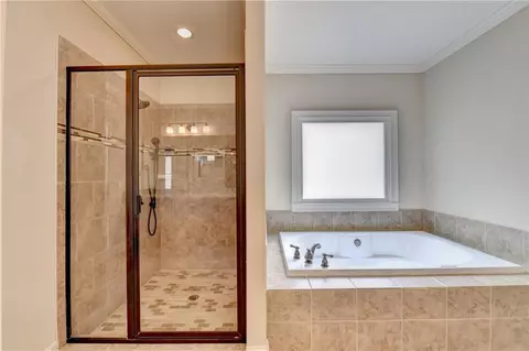 Bath - 7890 Royal Melbourne Way, Duluth, GA 30097 photo 6 of 9