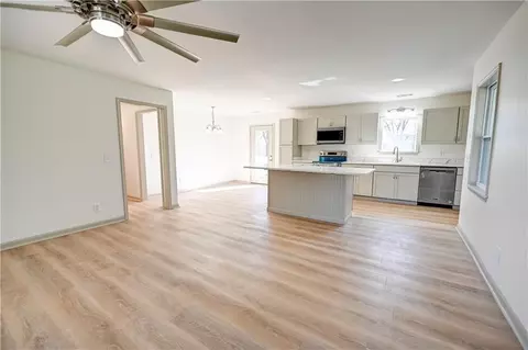 Living - 237 Pinecrest Dr NE, Resaca, GA 30735 photo 3 of 4