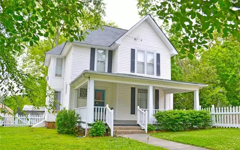 174 Robertson Ave, Tallapoosa, GA 30176