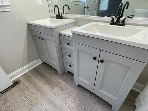 Bath - 511 Hobson Rd, Jasper, GA 30143 photo 4 of 7