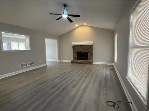 Living - 511 Hobson Rd, Jasper, GA 30143 photo 3 of 7