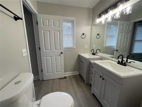 Bath - 511 Hobson Rd, Jasper, GA 30143 photo 2 of 7
