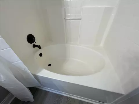 Bath - 511 Hobson Rd, Jasper, GA 30143 photo 3 of 7