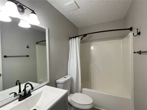 Bath - 511 Hobson Rd, Jasper, GA 30143 photo 6 of 7