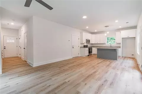Entry Way - 7616 Maple Pl, Murrayville, GA 30564 photo 2 of 4