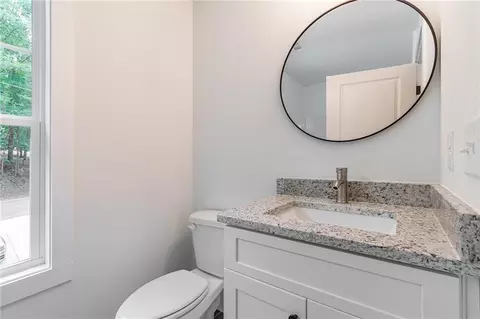 Bath - 7616 Maple Pl, Murrayville, GA 30564 photo 4 of 4