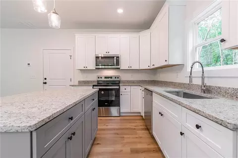 Kitchen - 7616 Maple Pl, Murrayville, GA 30564 photo 2 of 3