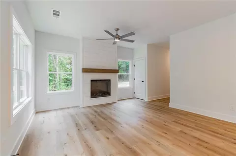 Living - 7616 Maple Pl, Murrayville, GA 30564 photo 2 of 4