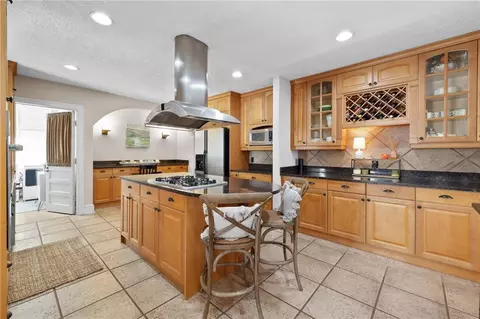 Kitchen - 203 Chenocetah Dr, Cornelia, GA 30531 photo 5 of 6