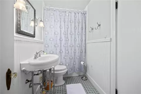 Bath - 203 Chenocetah Dr, Cornelia, GA 30531 photo 2 of 2