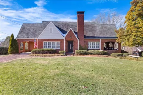 203 Chenocetah Dr, Cornelia, GA 30531