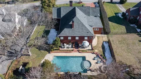 View/Area - 203 Chenocetah Dr, Cornelia, GA 30531 photo 1 of 4