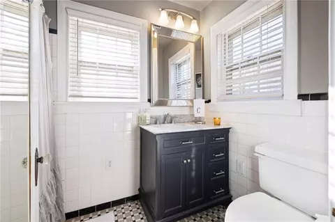 Bath - 203 Chenocetah Dr, Cornelia, GA 30531 photo 1 of 2