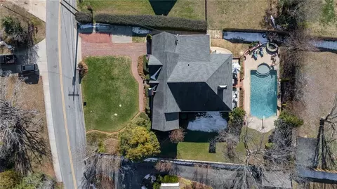 View/Area - 203 Chenocetah Dr, Cornelia, GA 30531 photo 2 of 4