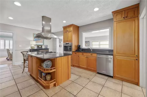 Kitchen - 203 Chenocetah Dr, Cornelia, GA 30531 photo 2 of 6