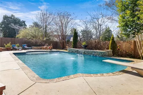 Exterior - 203 Chenocetah Dr, Cornelia, GA 30531 photo 2 of 21