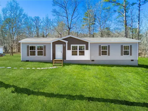 377 Possum Point Dr, Eatonton, GA 31024