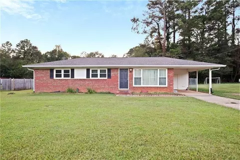 40 Crestview Cir, Carrollton, GA 30117