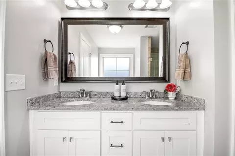 Bath - 317 Linman Dr, Lagrange, GA 30240 photo 1 of 6