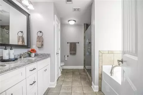 Bath - 317 Linman Dr, Lagrange, GA 30240 photo 2 of 6