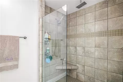 Bath - 317 Linman Dr, Lagrange, GA 30240 photo 3 of 6