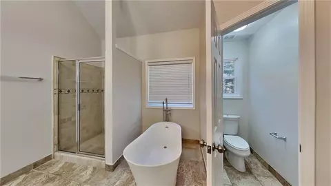 Bath - 948 Maple Leaf Dr, Mcdonough, GA 30253 photo 2 of 4