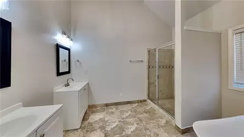 Bath - 948 Maple Leaf Dr, Mcdonough, GA 30253 photo 3 of 4