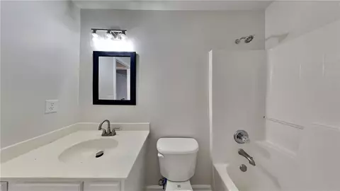 Bath - 948 Maple Leaf Dr, Mcdonough, GA 30253 photo 4 of 4