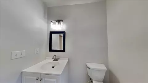 Bath - 948 Maple Leaf Dr, Mcdonough, GA 30253 photo 1 of 4