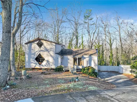 2046 Kinridge Ct, Marietta, GA 30062