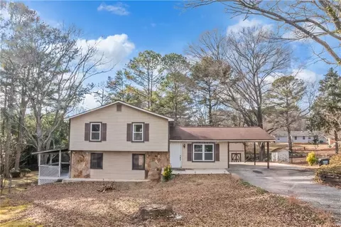 2491 Crumps Landing Cir, Snellville, GA 30039