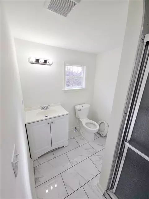 Bath - 1118 Brookhaven Cir, Toccoa, GA 30577 photo 4 of 4