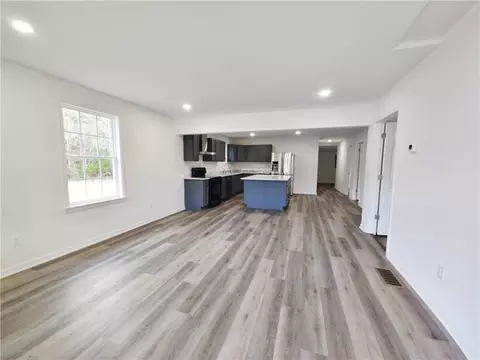Living - 1118 Brookhaven Cir, Toccoa, GA 30577 photo 1 of 1
