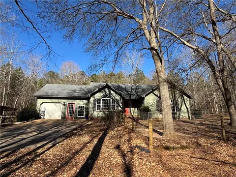 870 Northlake Dr, Sandersville, GA 31082