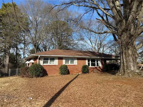 327 E Jule Peek Ave, Cedartown, GA 30125