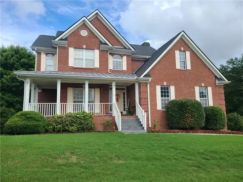100 Meadow Lake Dr, Carrollton, GA 30116