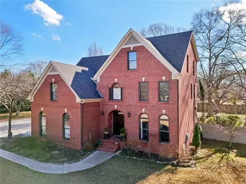 632 Graymont Dr, Grayson, GA 30017