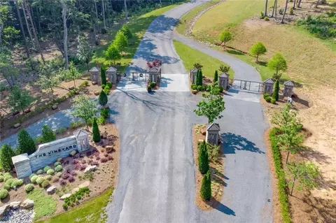 134 Twisted Oak Rd, Talking Rock, GA 30175