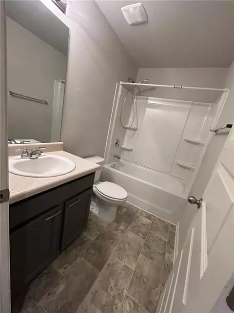 Bath - 2640 Parrish Ct, Lithonia, FL 33038 photo 2 of 4