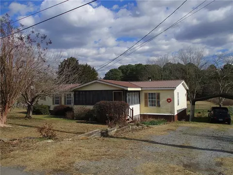 175 Landing Dr NW, Calhoun, GA 30701