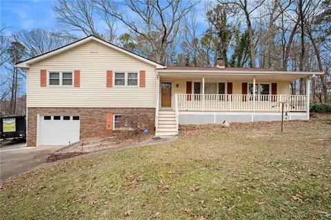 1836 Poinsetta Dr, Acworth, GA 30102