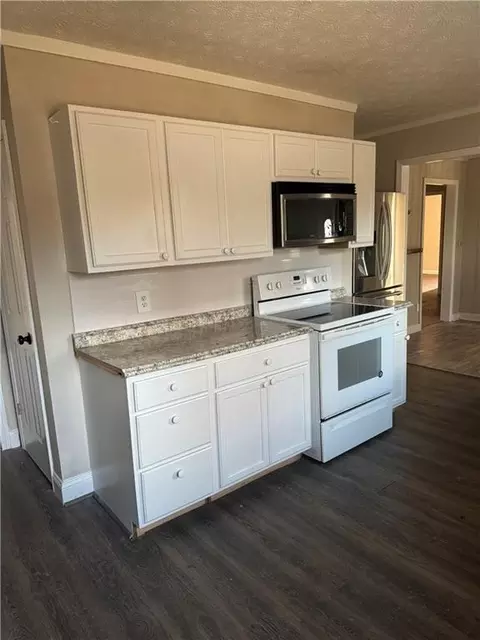 Kitchen - 35 Collins Rd, Jasper, GA 30143 photo 2 of 3