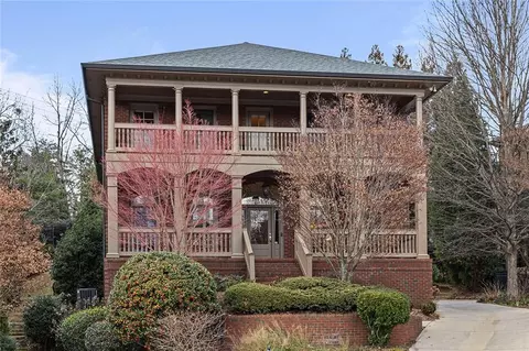 560 Glenmanor Ct, Atlanta, GA 30328