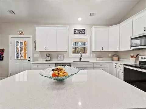 Kitchen - 135 Tabitha Page Ln, Toccoa, GA 30577 photo 6 of 7